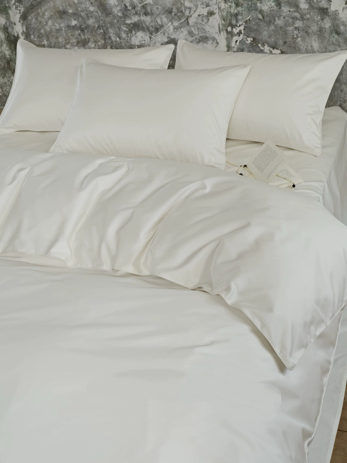 Soft breathable sateen bedding for modern bedrooms