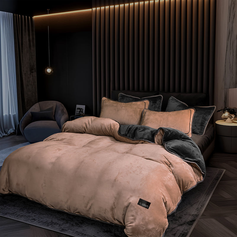 The Velós Luxury Velvet Bedding Set