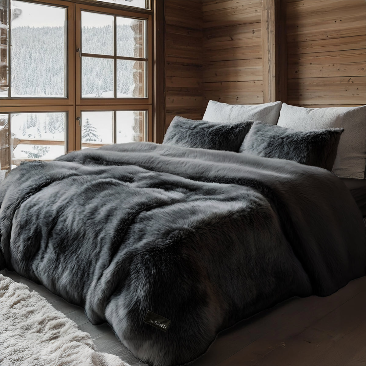 The WÛLF Bedroom Blanket Set